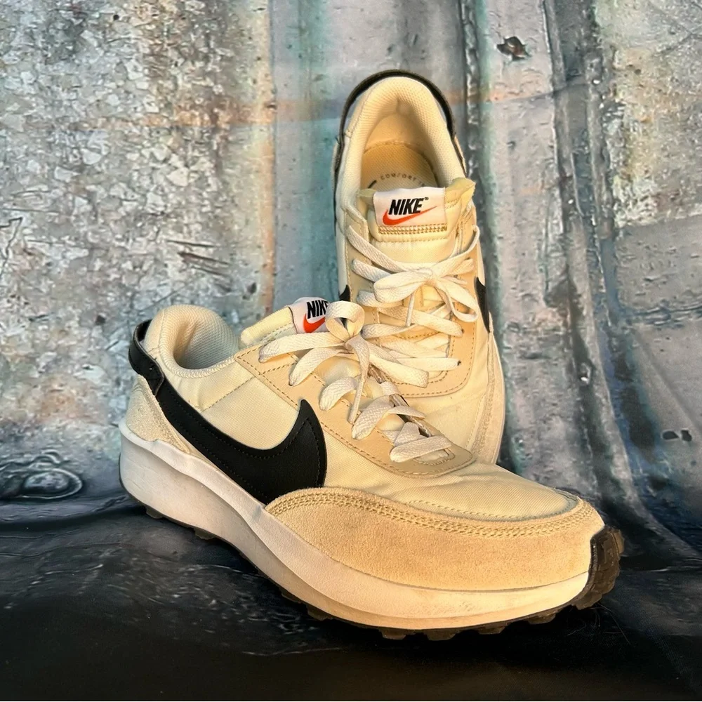Nike Swoosh Detail Beige and Black Sneakers W 9.5M‎ M 8M